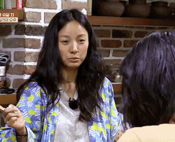 [효리네민박] 양갱 먹다 고통받는 아이유 gif | 인스티즈