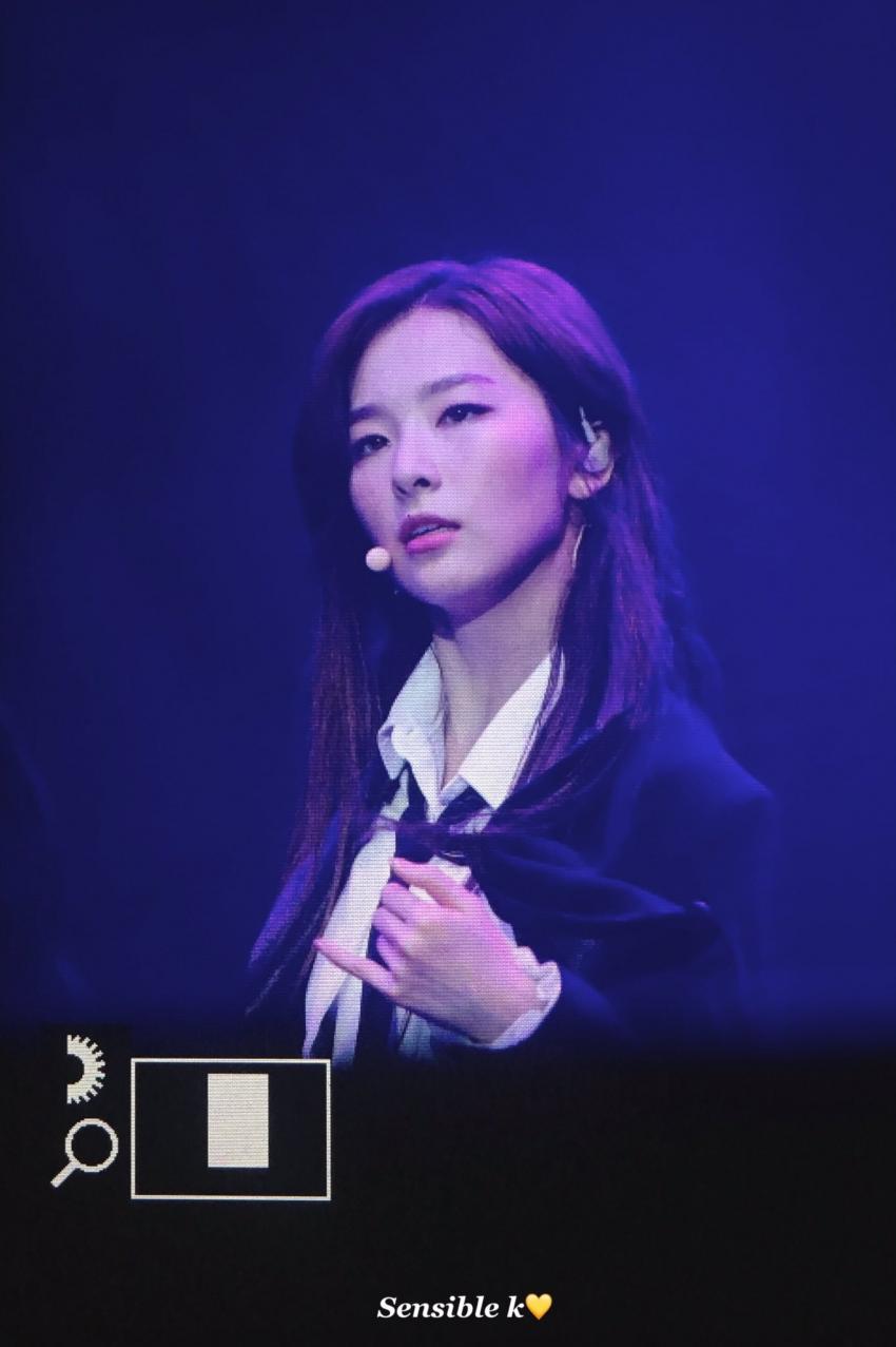 슬기가 왜 레드벨벳 카리스마 담당인지 알수있는 오늘자 콘서트 사진 | 인스티즈