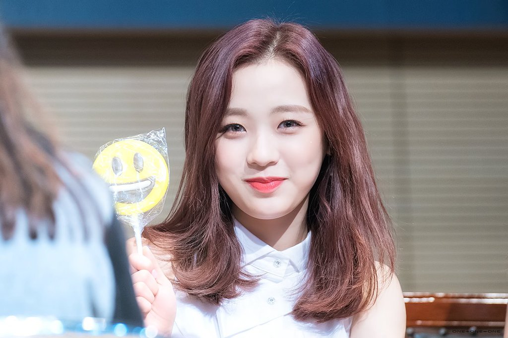 에이프릴의 막냉이 진솔이.jpg | 인스티즈