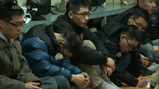 102보충대 입영 당일 저녁 내무반 | 인스티즈