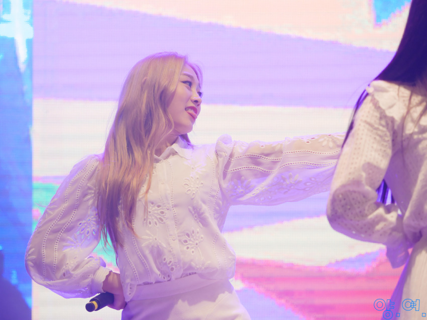 [러블리즈] 같이 여행가기로 한 형에게 일이 생겨서 여행이 취소되서 지수 | 인스티즈