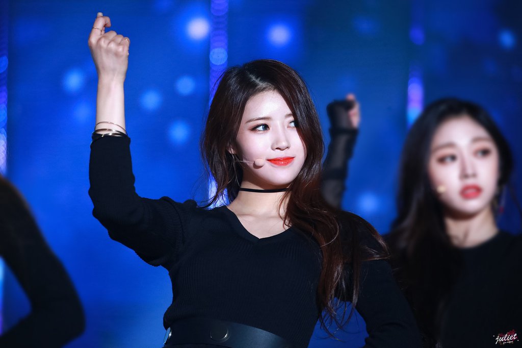 팬들에게 아직도 최고로 뽑히는 4년전 러블리즈 미주의 무대.jpgif | 인스티즈