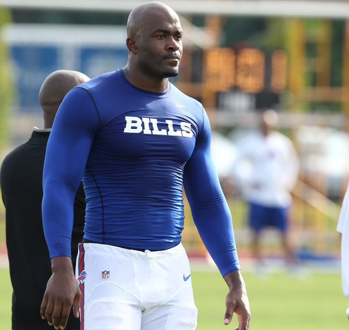 중장비로 주민들을 돕는 취미를 가진 전 NFL 선수...jpg | 인스티즈