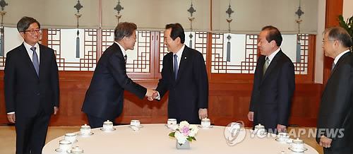 문재인 대통령님과 5부 인사 오찬.jpg | 인스티즈