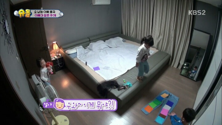 색종이로 아빠 바지 고쳐주는 시안이 | 인스티즈