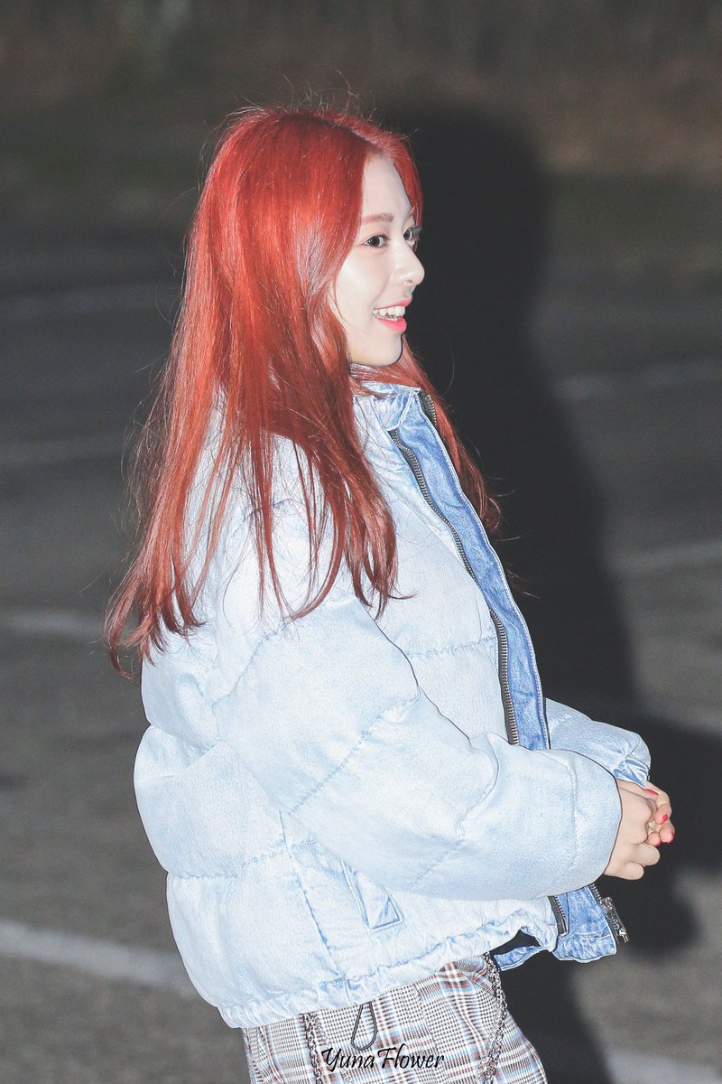 빨간머리가 잘어울리는 ITZY 유나.jpgif | 인스티즈