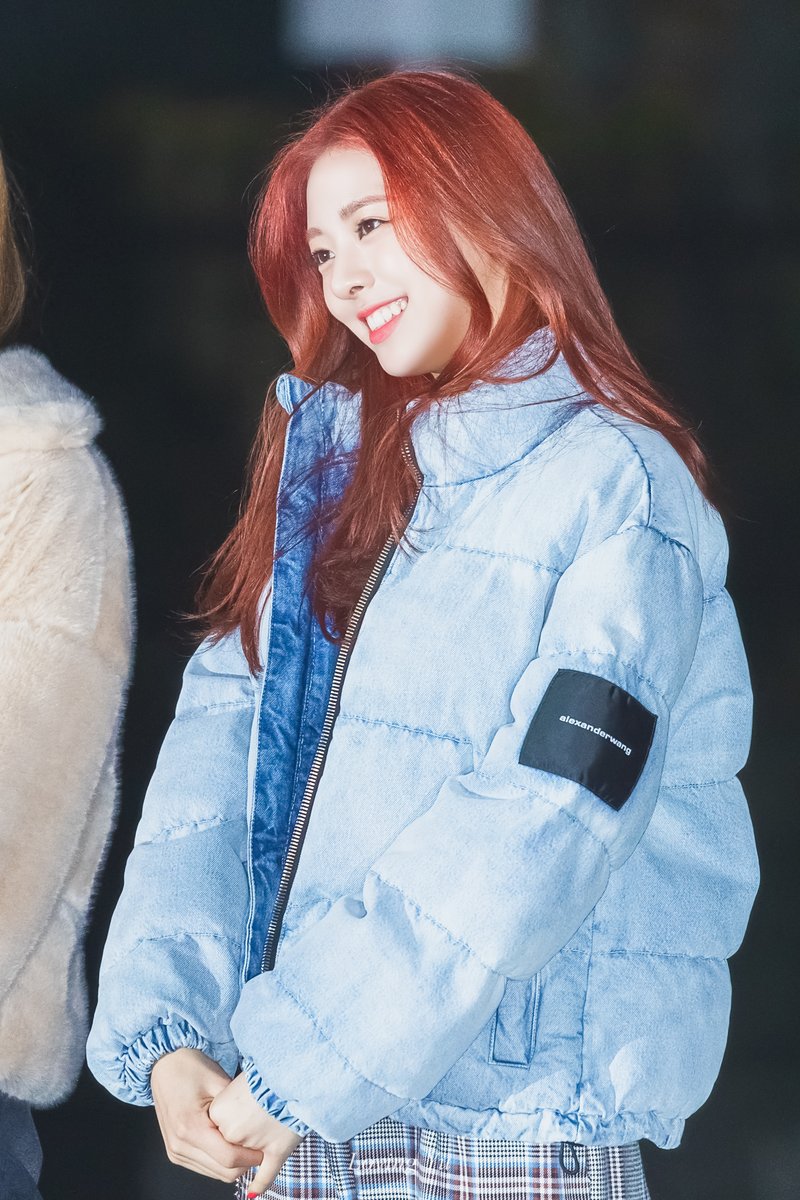 빨간머리가 잘어울리는 ITZY 유나.jpgif | 인스티즈