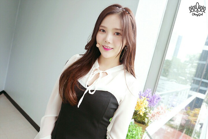 오마이걸 불꽃놀이 비하인드 사진 | 인스티즈