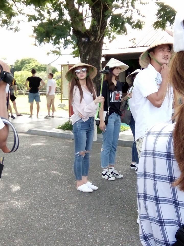 베트남 전통 모자 쓴 트와이스 멤버들.jpg | 인스티즈