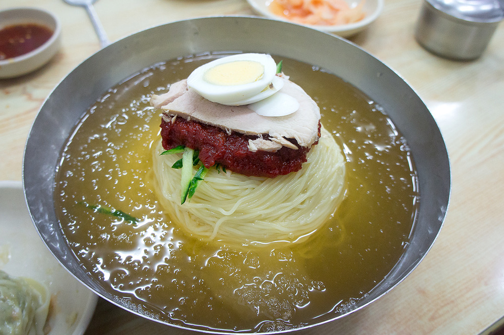 본밀면 이미지